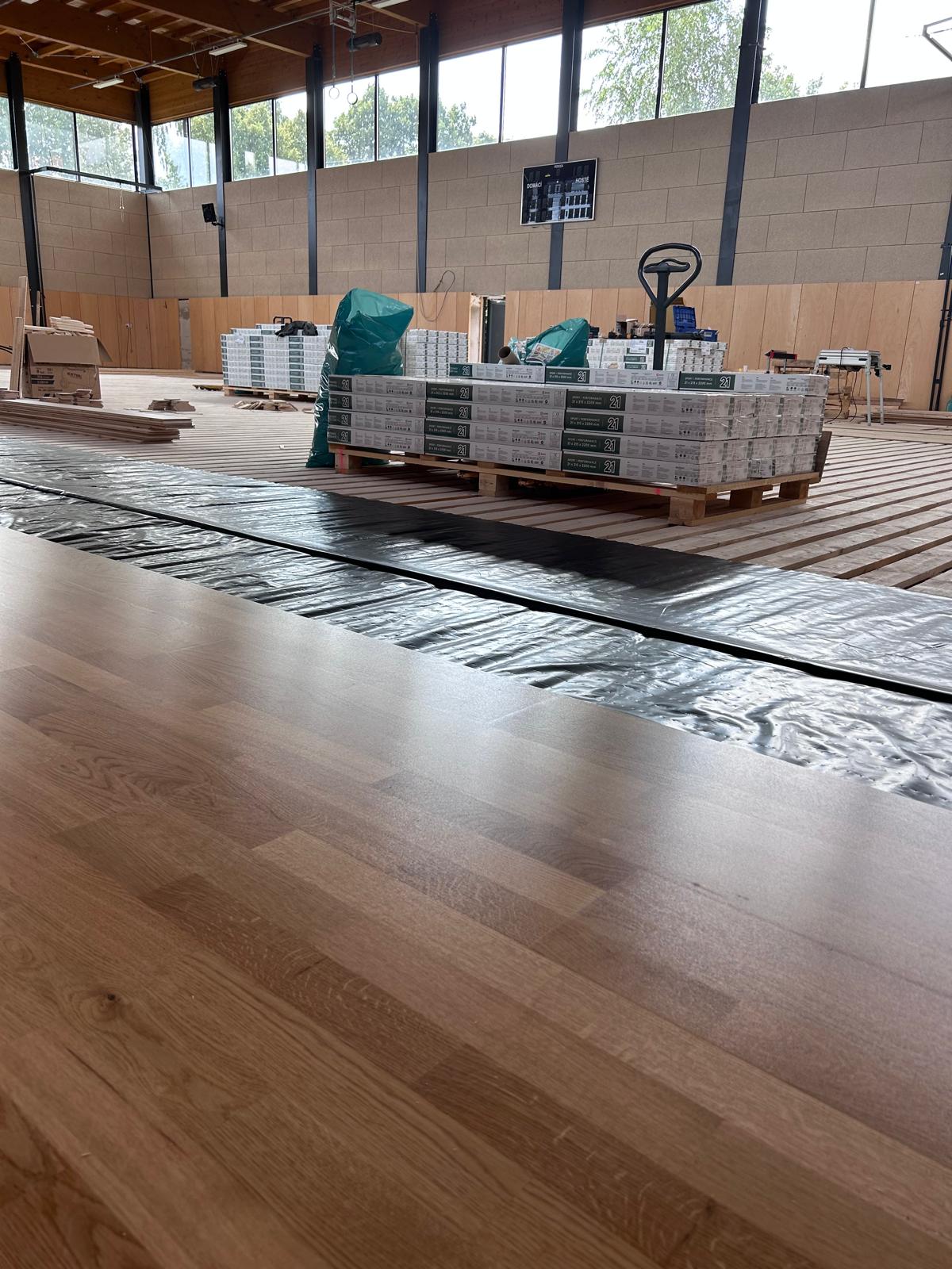 Průběh opravy haly v Darkovičkách: návrat sportu je na dosah!